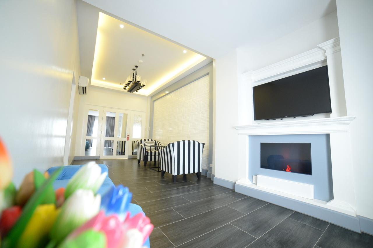 טגאיטאי Hotel Carlito Tagaytay מראה חיצוני תמונה