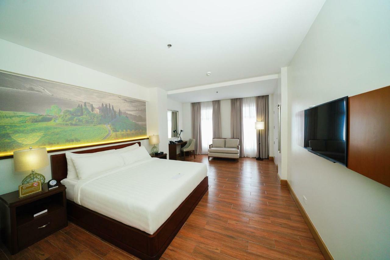 טגאיטאי Hotel Carlito Tagaytay מראה חיצוני תמונה