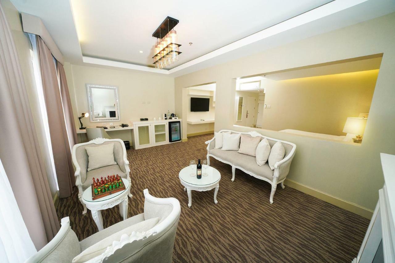 טגאיטאי Hotel Carlito Tagaytay מראה חיצוני תמונה