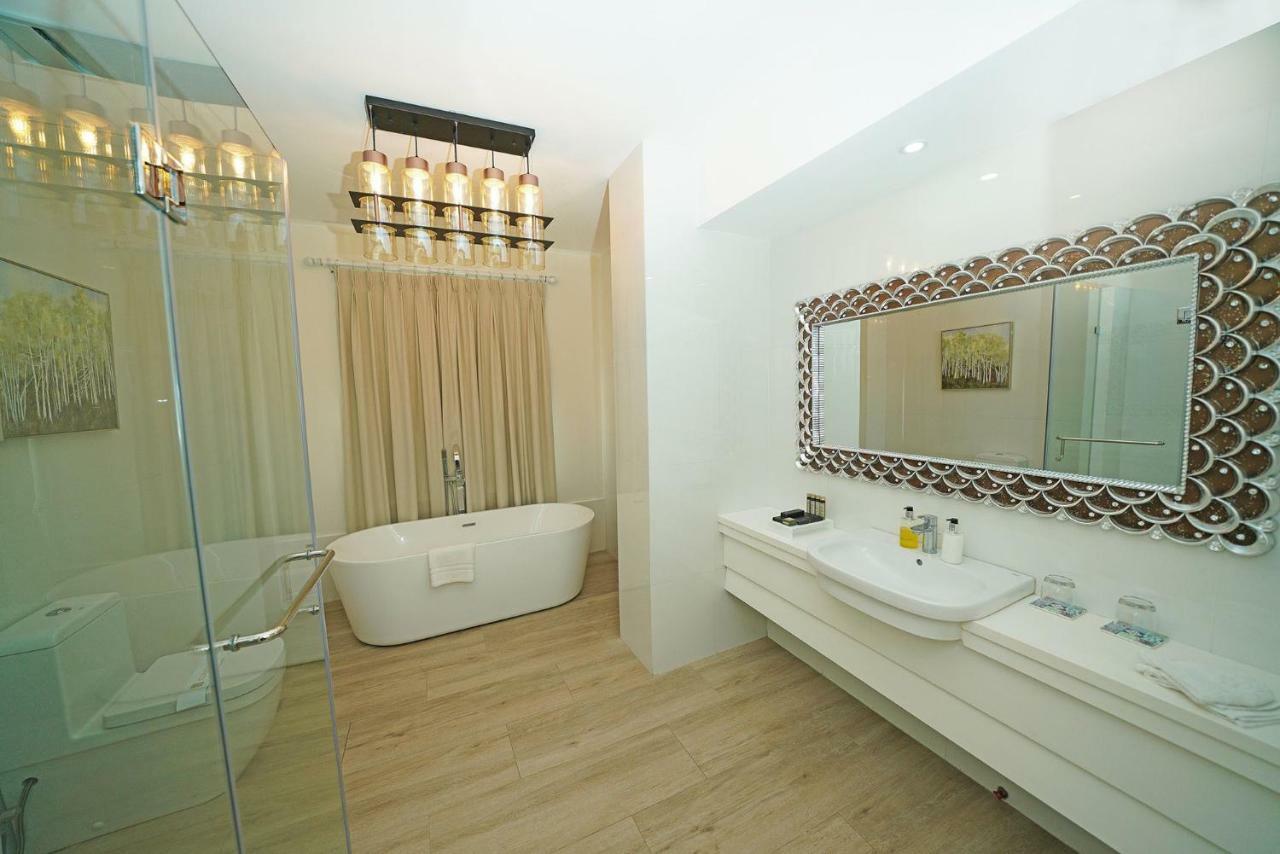 טגאיטאי Hotel Carlito Tagaytay מראה חיצוני תמונה