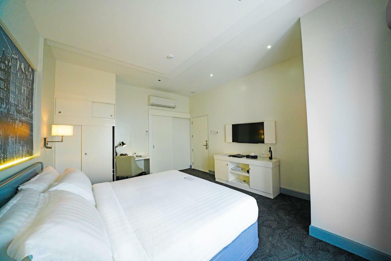 טגאיטאי Hotel Carlito Tagaytay מראה חיצוני תמונה