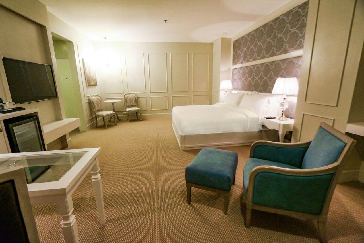 טגאיטאי Hotel Carlito Tagaytay מראה חיצוני תמונה